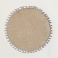 Individual Krabi Borde Pompon Gris